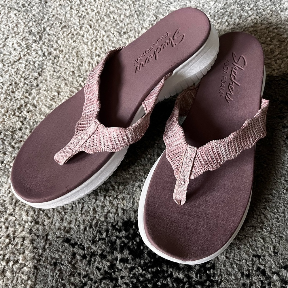 Skechers memory foam pink flip flop sandals sz 9 EUC worn once